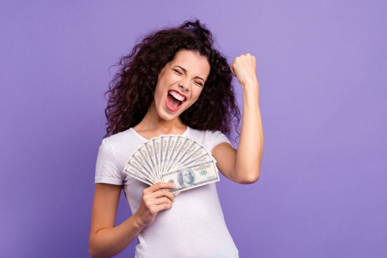 「やめたらお金が貯まりはじめた！」年100万以上の貯蓄ができるようになった人たちの「やめたこと」