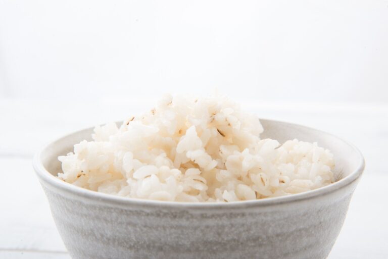 「もち麦」ダイエットって効果あるの？ポイントやおすすめレシピを紹介