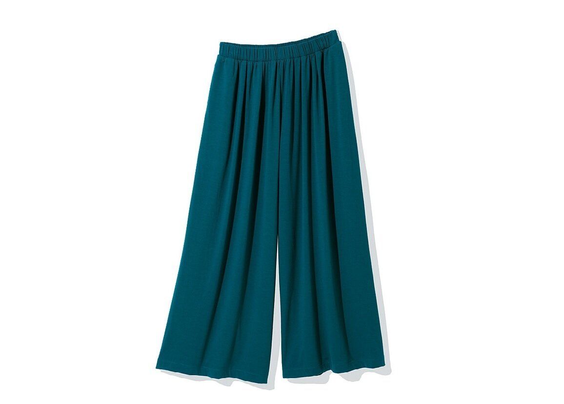 【ユニクロ】トレンドのカラーパンツ、40代は何色をチョイスすべき？