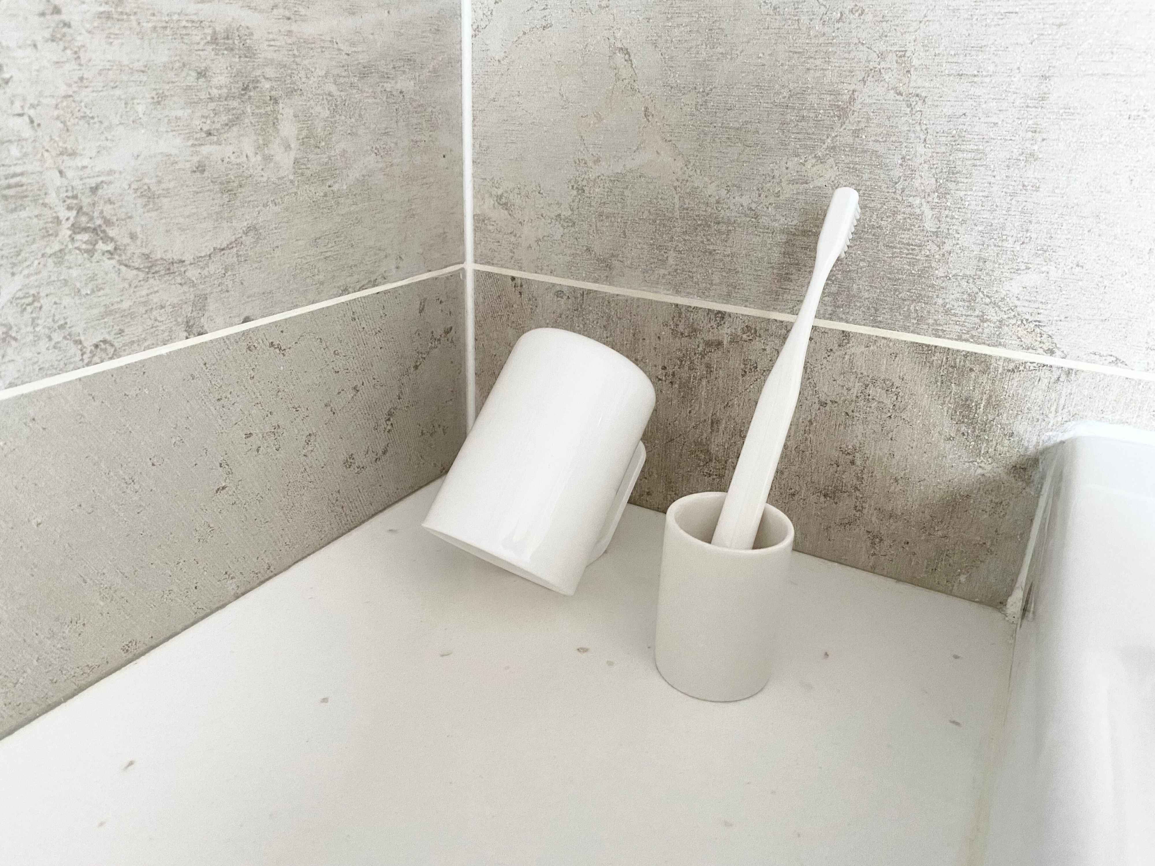 【ダイソー】水切れできるコップがシンプル高見え