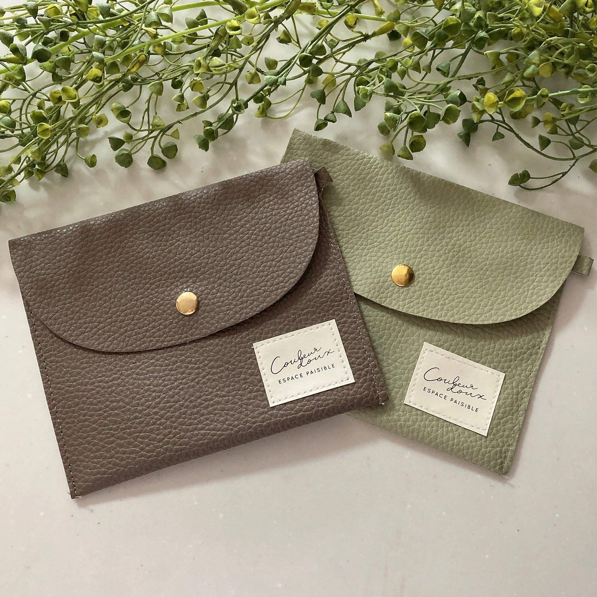 くすみカラーがかわいい！セリアからおしゃれなポーチが新登場！