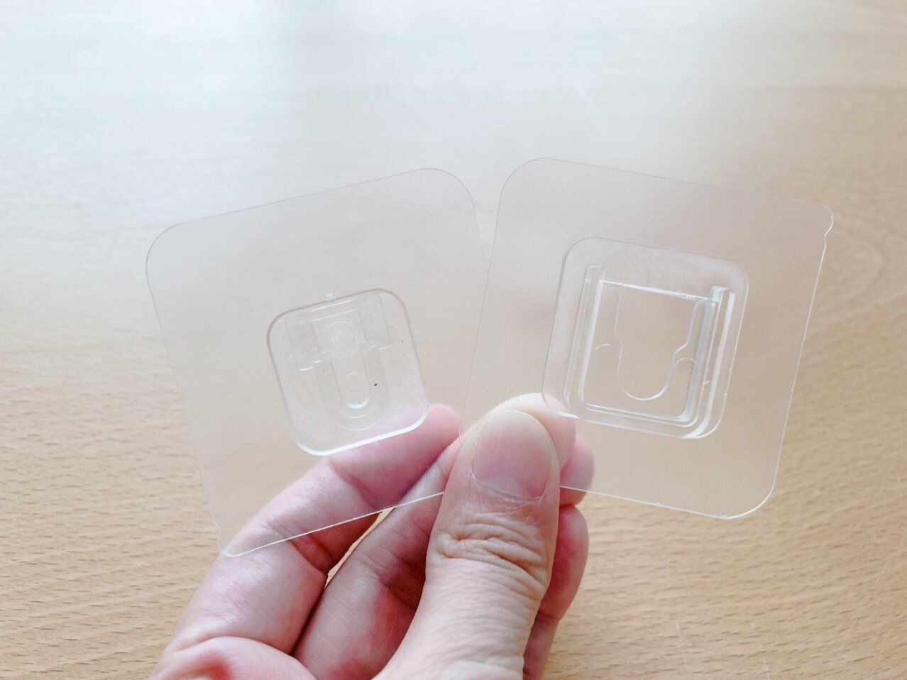 引っ掛けるところがなくても大丈夫！浮かし収納に最強の100均アイテム