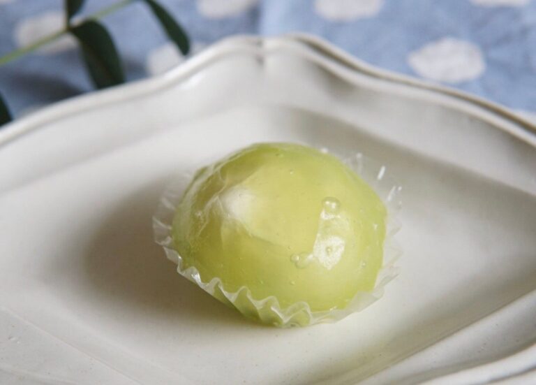 【ローソン】不思議な感覚と、しっかりメロンクリームソーダ感「ぷるとろんメロンクリームソーダ」