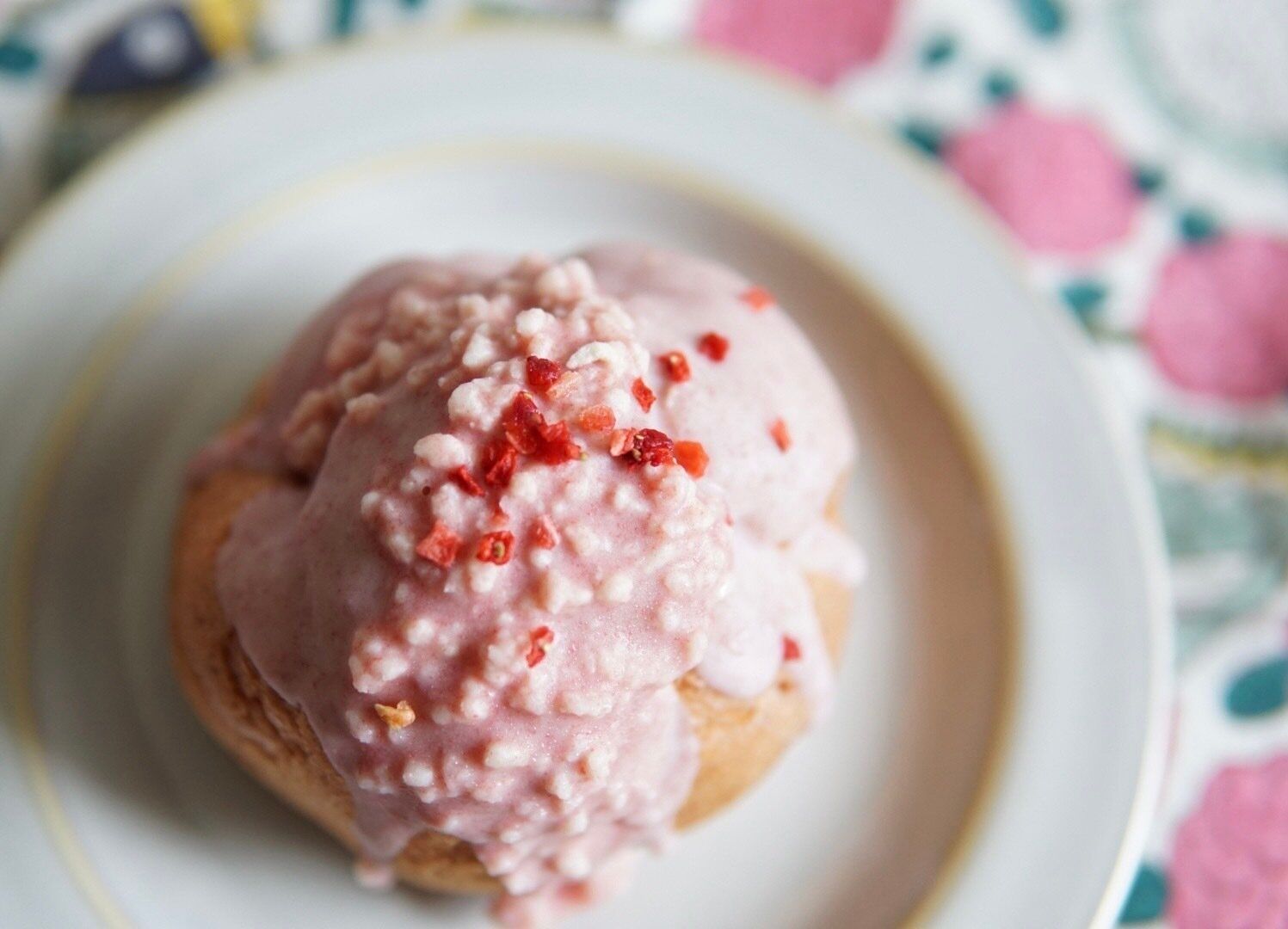 【ローソン】クリームを増量して登場「栃木とちおとめ苺の生カスタードシュークリーム」