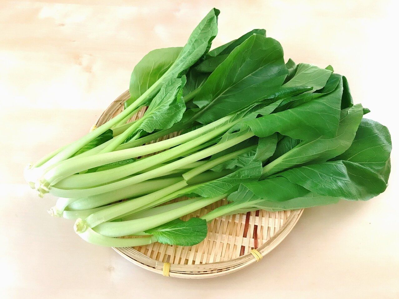 【野菜のプロが教える】小松菜の洗い方！根元の土までしっかり落とせる方法を伝授