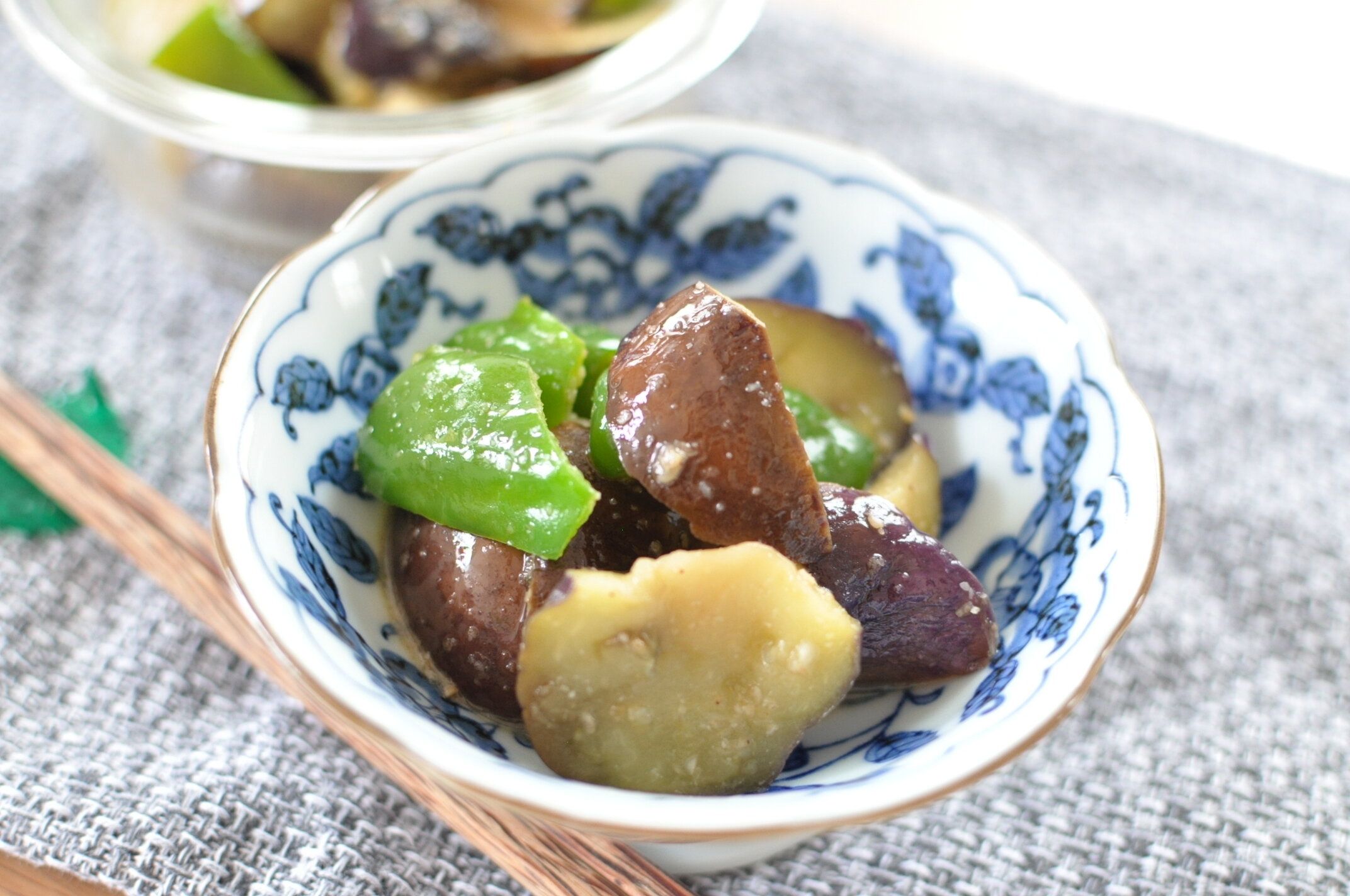 レンジ調理【なすとピーマンの甘辛ごま味噌ダレ】トロトロなすに甘辛ごま味噌が絡む！ごはんが進む副菜レシピ