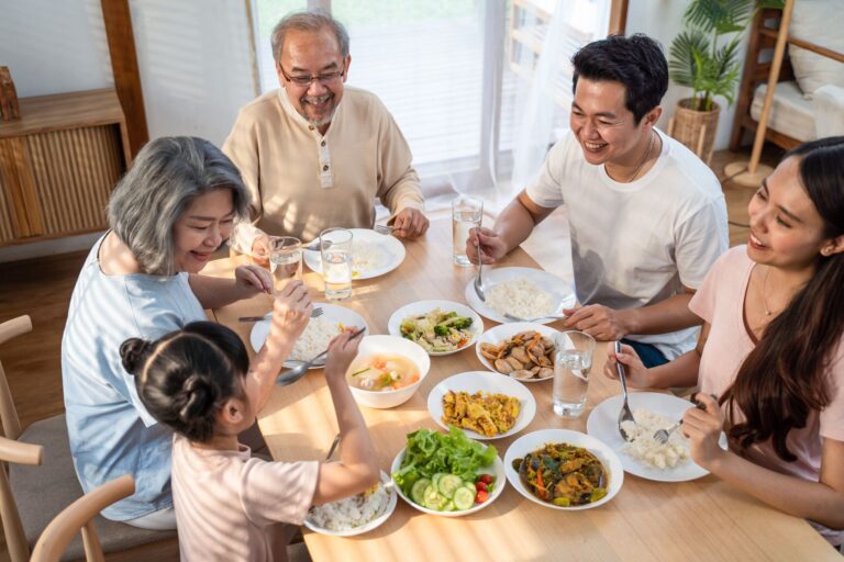 義父母宅への訪問は年に何回くらい？「楽しみです」「正直、行きたくない」みんなはどんな気持ち？