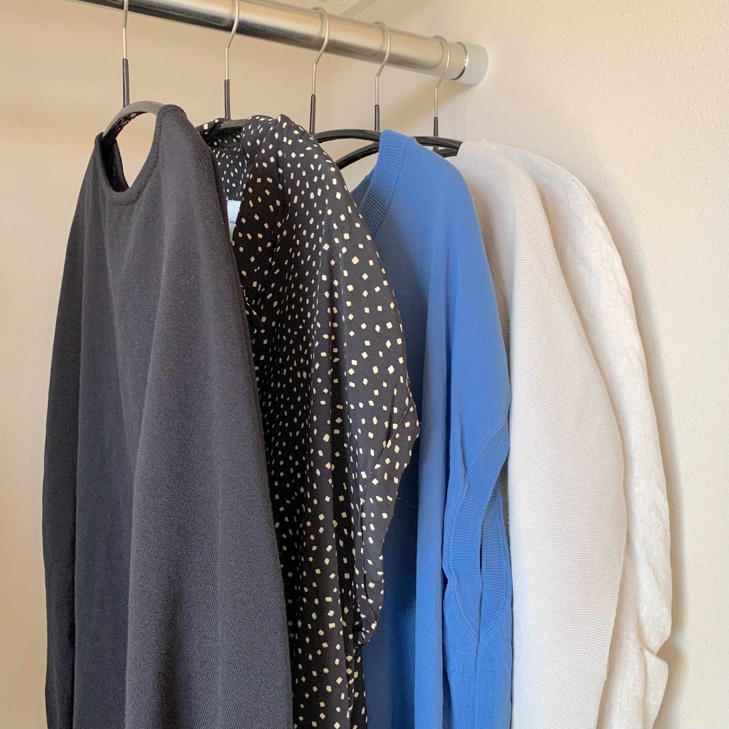 【クローゼット収納】たちまち片づく！とにかく服を減らしたいときにやるべき３つのこと