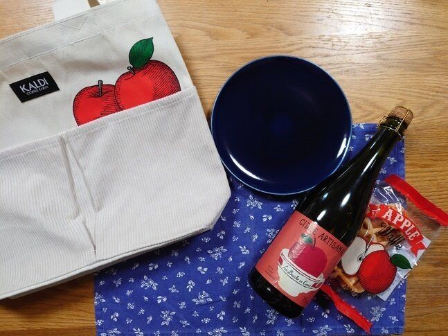 【カルディ】「りんごバッグ」が今年も発売！秋の味とセットで楽しんで