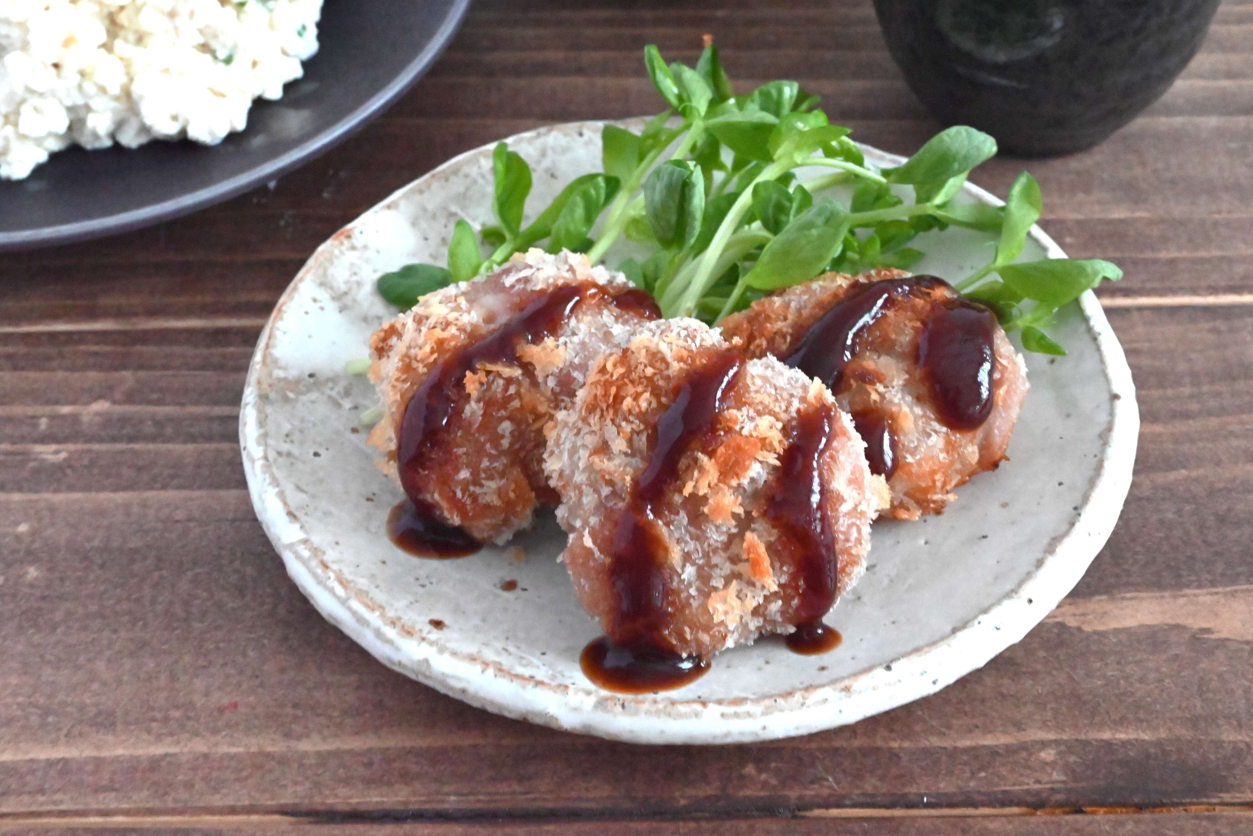 豚こま切れ肉で作るから家計にやさしい！揚げずに焼くから簡単！気軽に作れる「ひと口とんかつ」レシピ