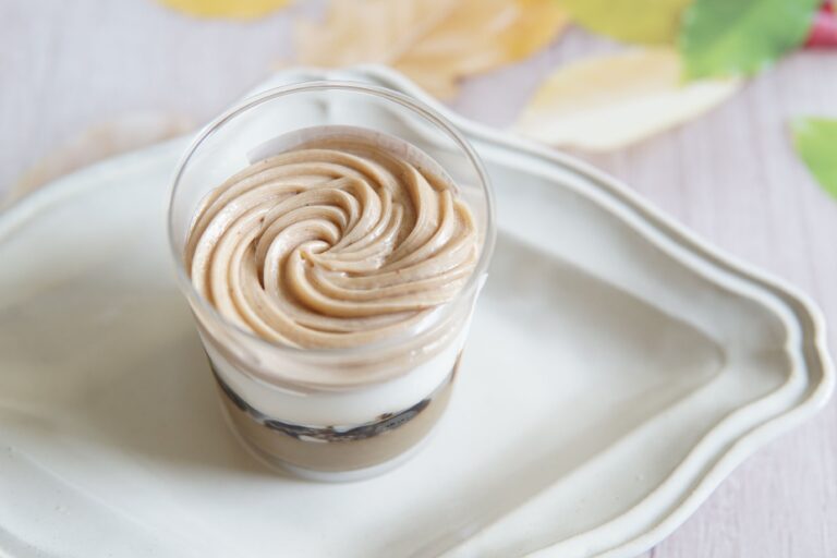 【ローソン】新感覚スイーツドリンク をコンビニスイーツ仕立てに「Uchi Cafe×猿田彦珈琲　マロンジェラッテ」