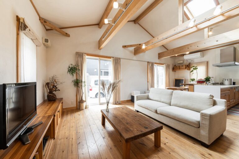 リビングの「ある方位」でその家に住む家族全員の幸福度が決まる!?【Dr.コパの風水解説】