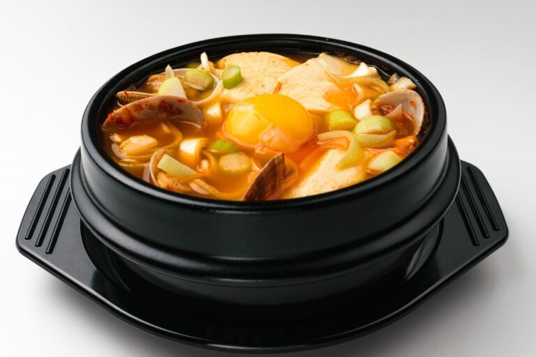 【管理栄養士監修】気になる「スンドゥブ」のカロリーや炭水化物量とは？食べる際に押さえるべきポイントを紹介