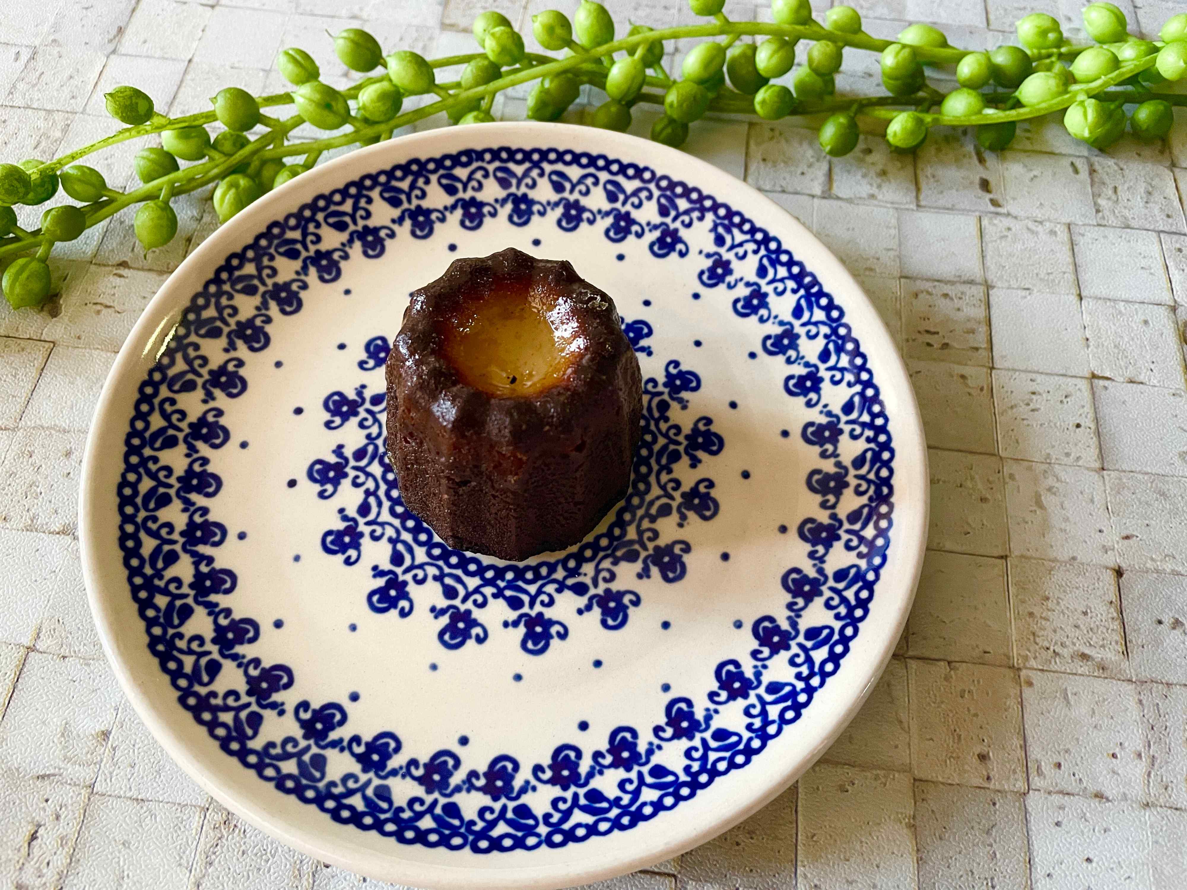 【ローソン】カリッ！もちっ！食感が楽しめる「濃密カヌレ」が本格的！