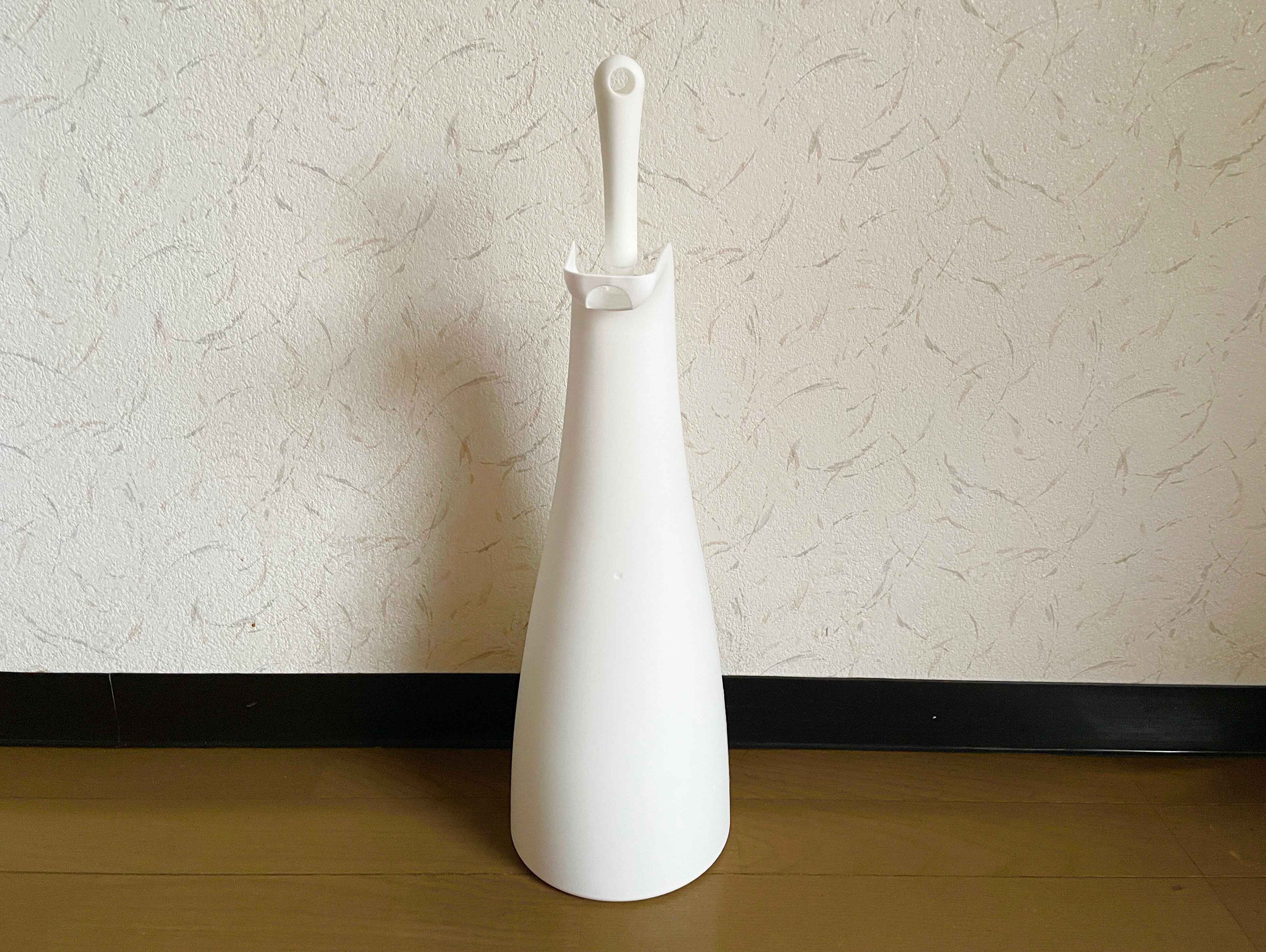 オシャレなほうきとちりとりはワッツにあった！スタンド式にも吊り下げ式にもなるなんて！