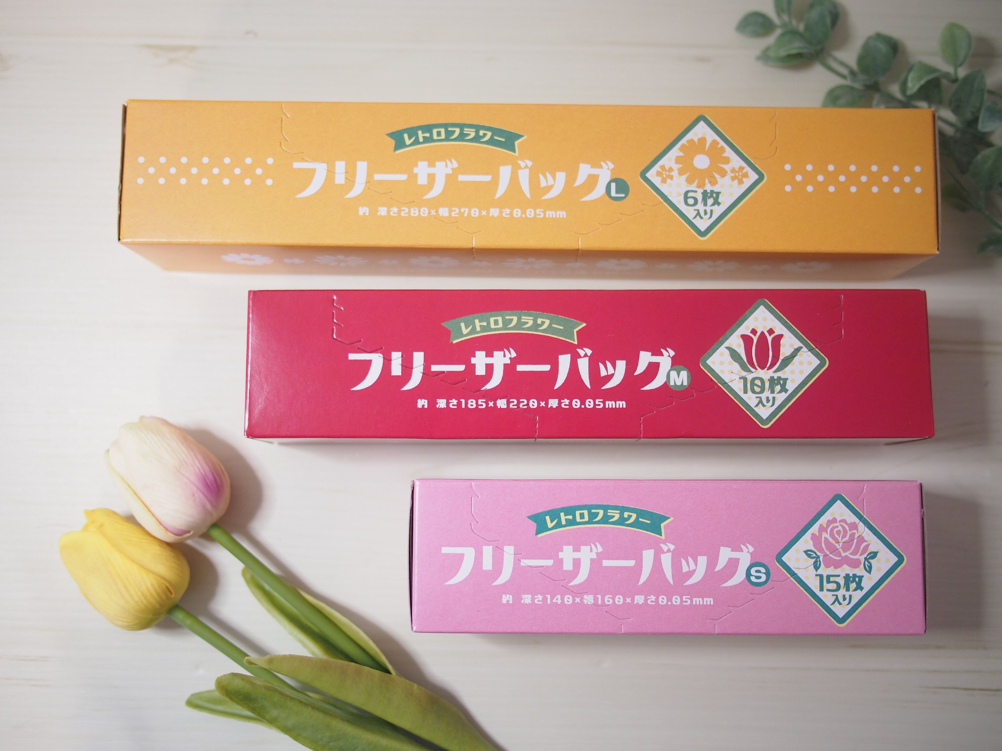 【セリア】見つけたらマストバイ！昭和のレトロ感がかわいすぎるレトロフラワー柄のフリーザーバッグ