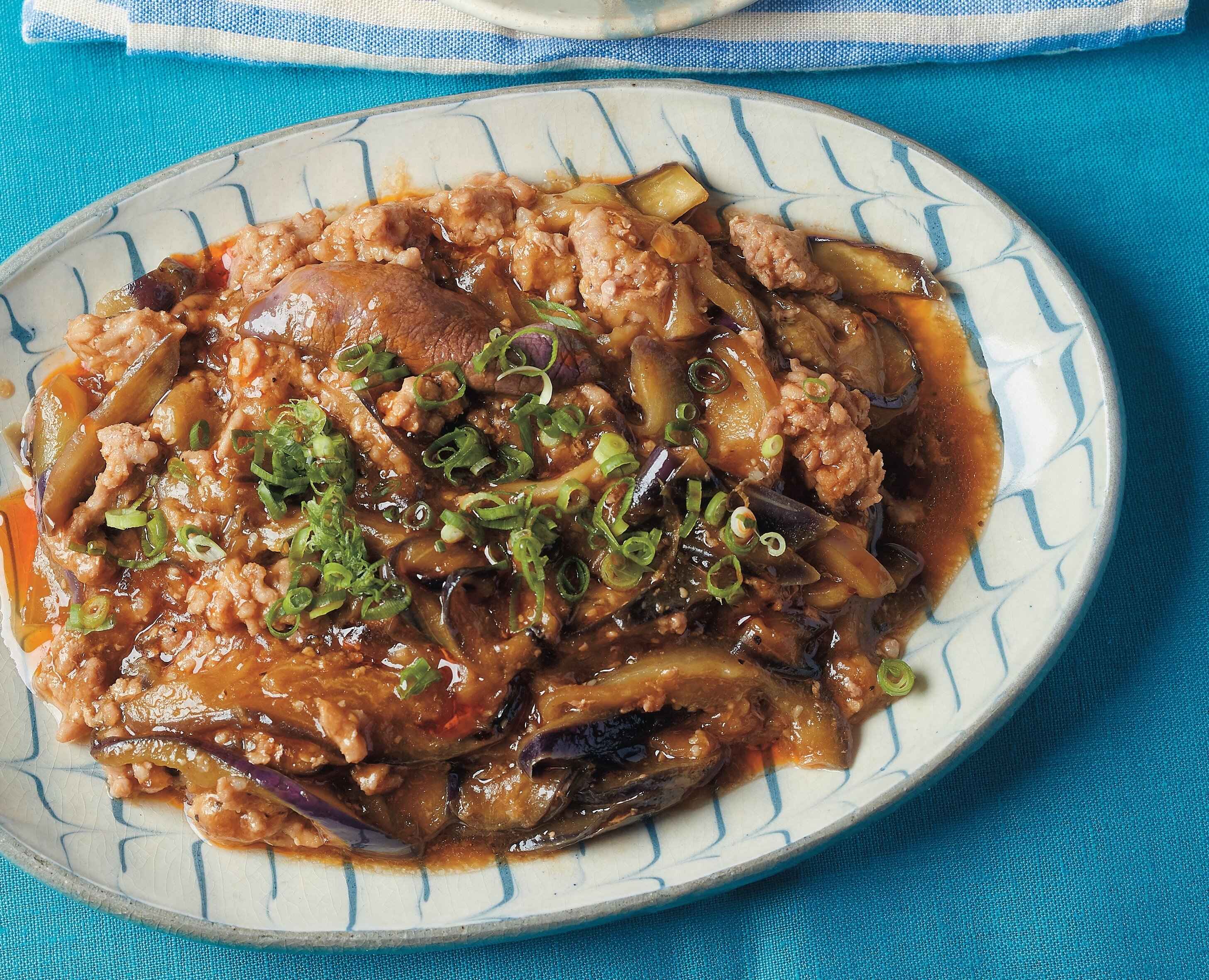 大人気料理家リュウジさんの【電子レンジで完成】トロトロで各段にうまい！悪魔のなすみそレシピ