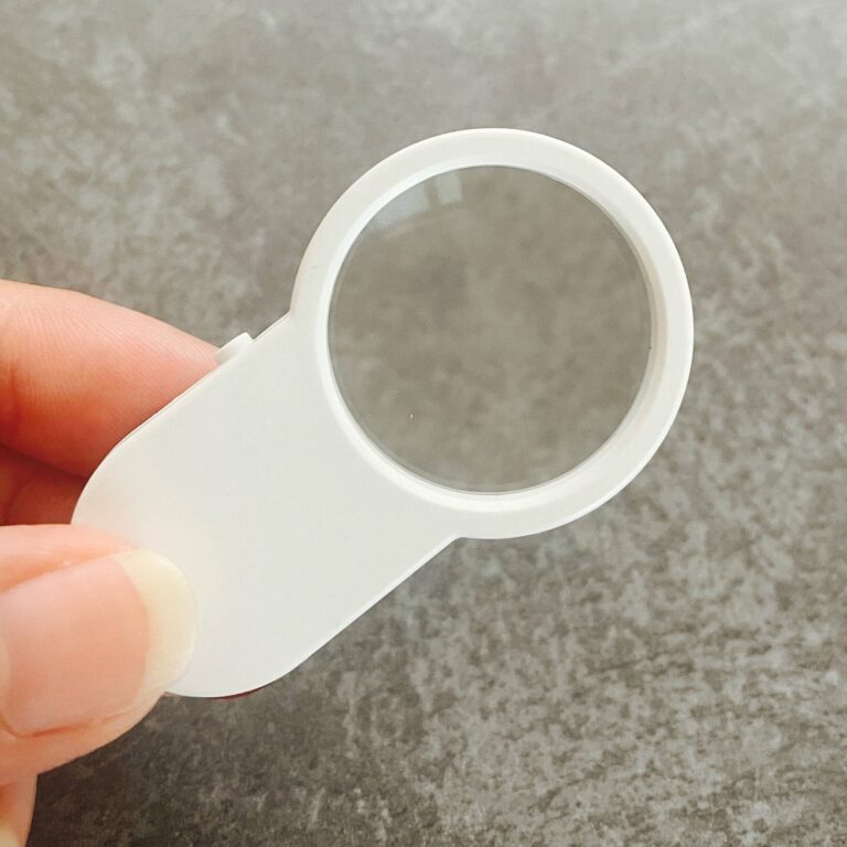 【ダイソー】小さな文字が見にくくなった私が老眼鏡を買う前に購入した商品！