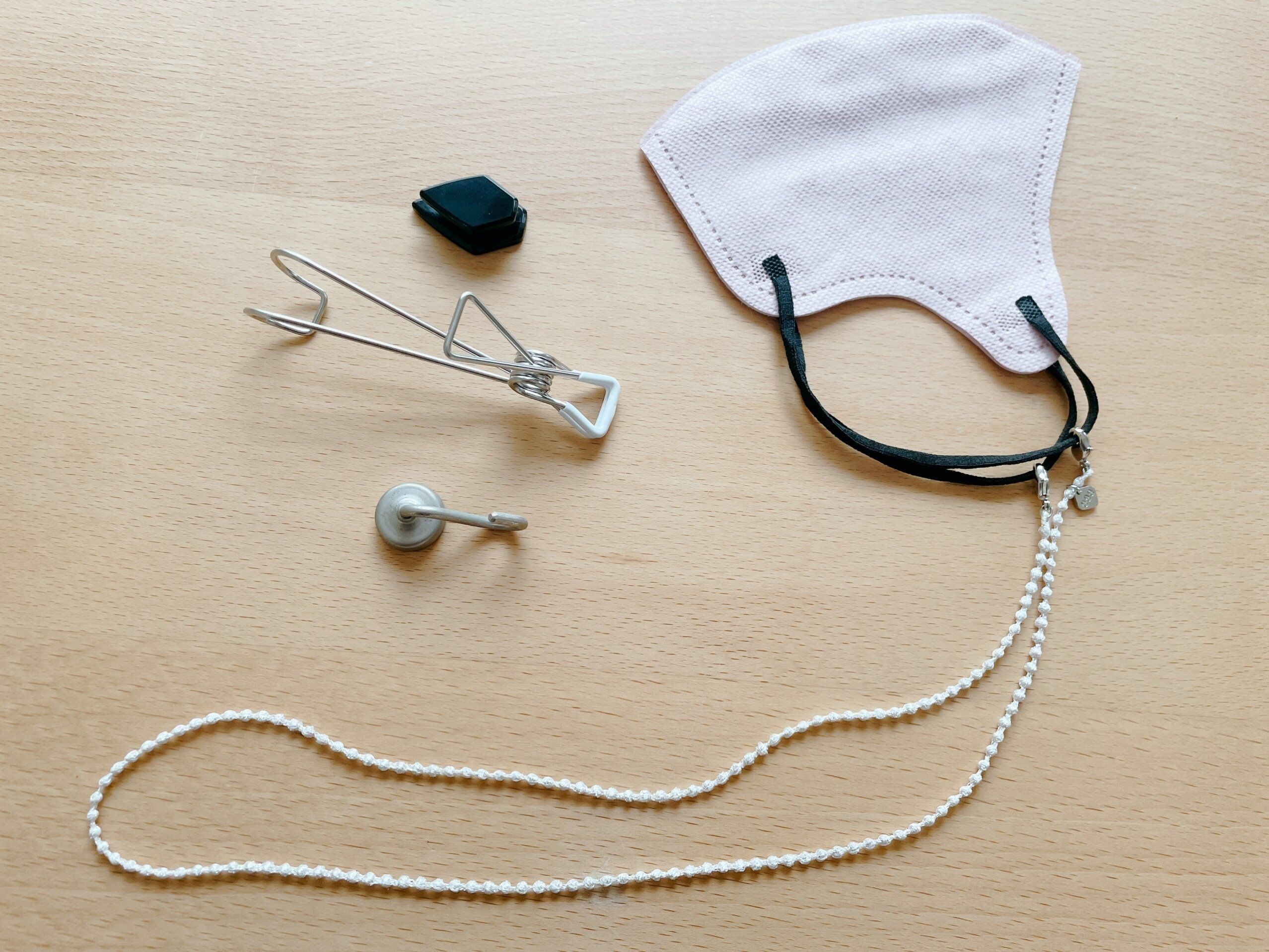 マスクの一時置きに！場所ごとにあると便利なアイテム4つ