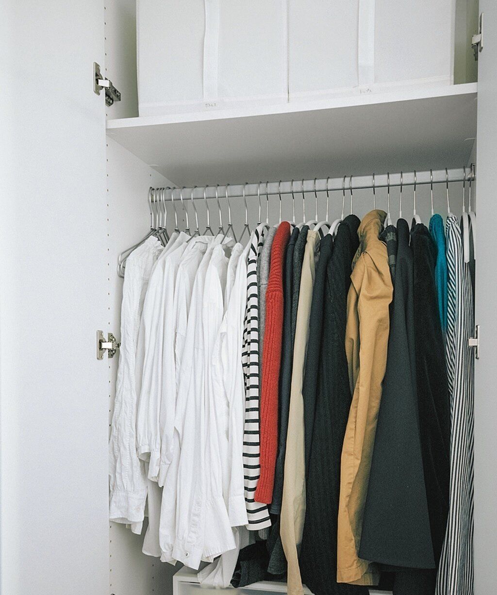 朝、着たい服が秒で選べるクローゼット。無駄な服も買わなくなって最高。ぜひ試してみて