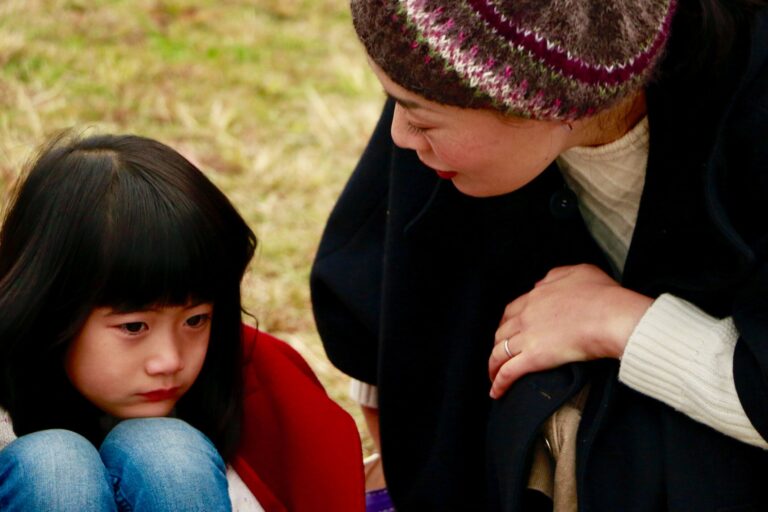 子どもが悩み事を抱えているときに気をつけていることは？「アドバイスよりも聞くことを重視」「ポジティブに変換する」