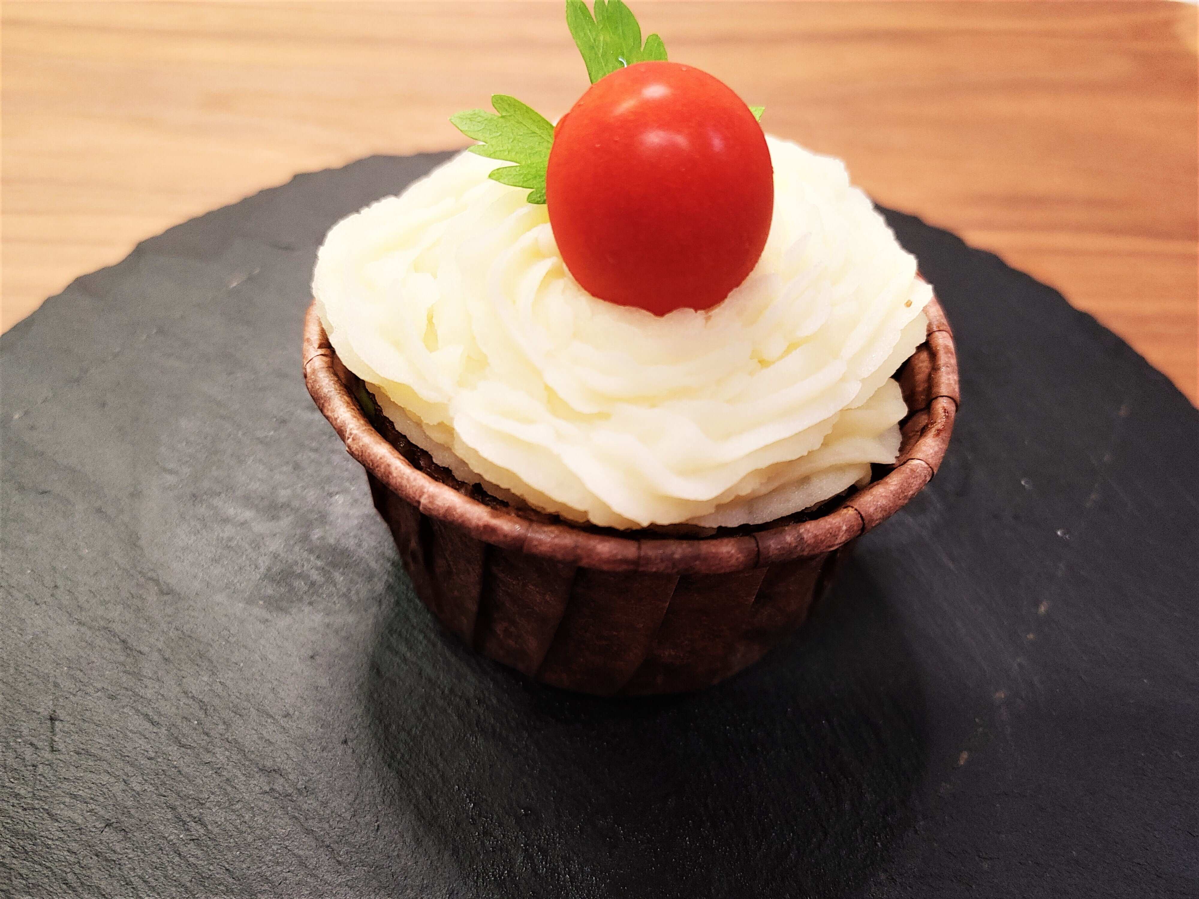 見映え抜群！お誕生日やイベントなど特別な日に最適な『カップケーキ風ミートローフ』を作ろう！