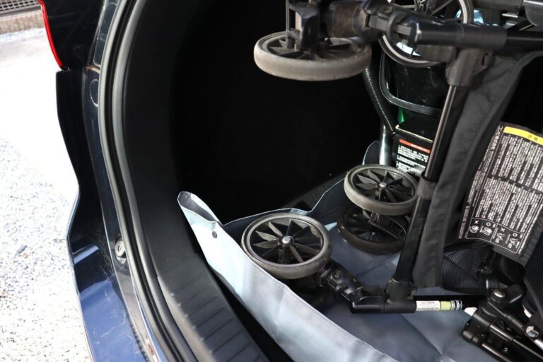 【セリア】トランクのベビーカー問題もコレで解決！トランクを汚さない立体トランクシート