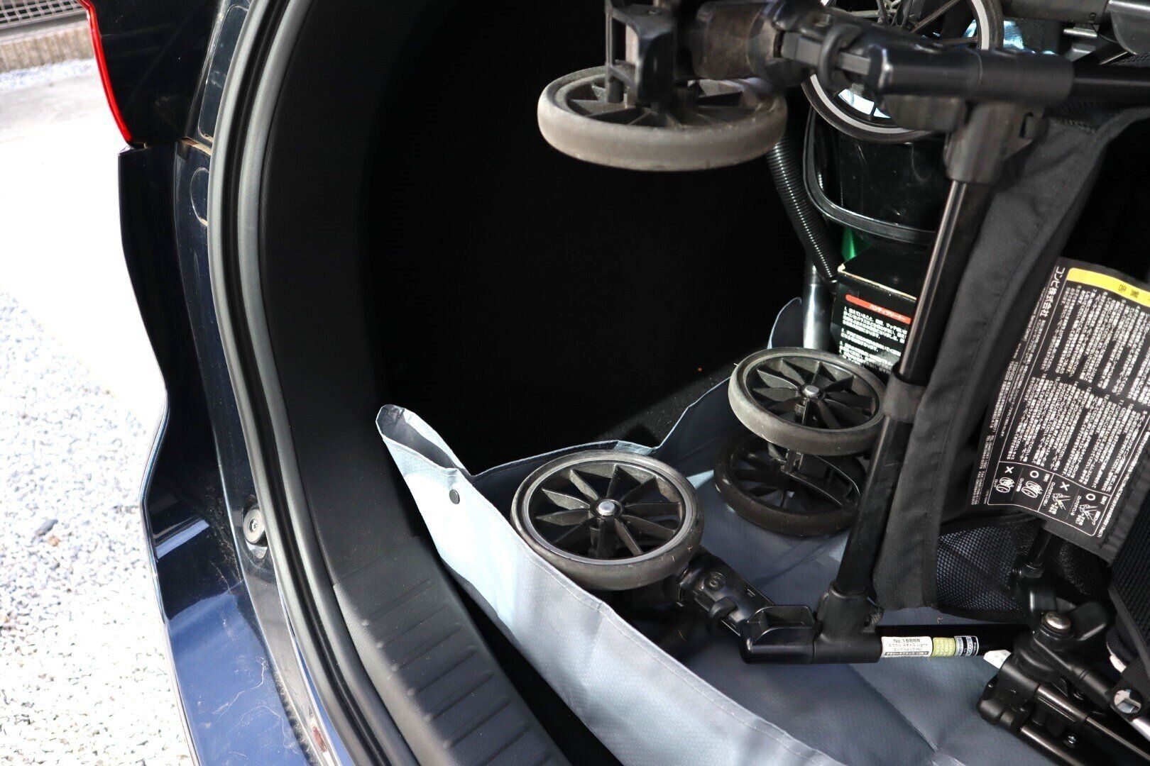 【セリア】トランクのベビーカー問題もコレで解決！トランクを汚さない立体トランクシート