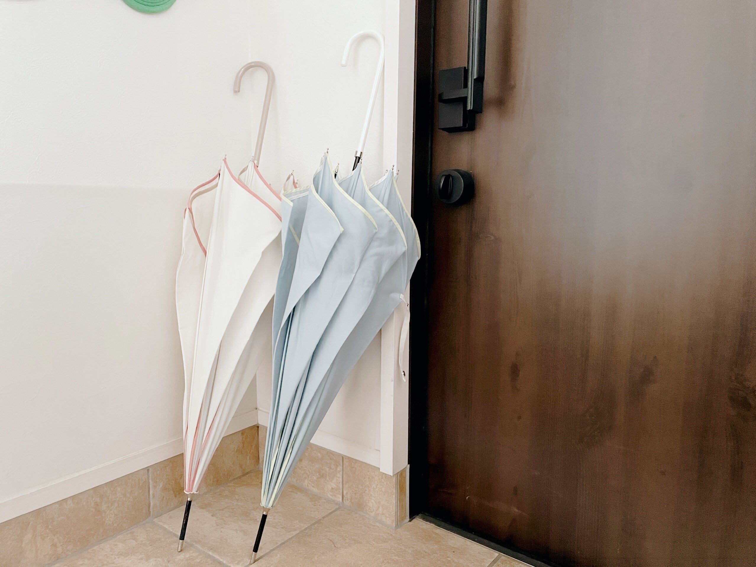 収納場所を2つに分けるという選択！玄関で「傘」をスッキリ収納したいと思った結果