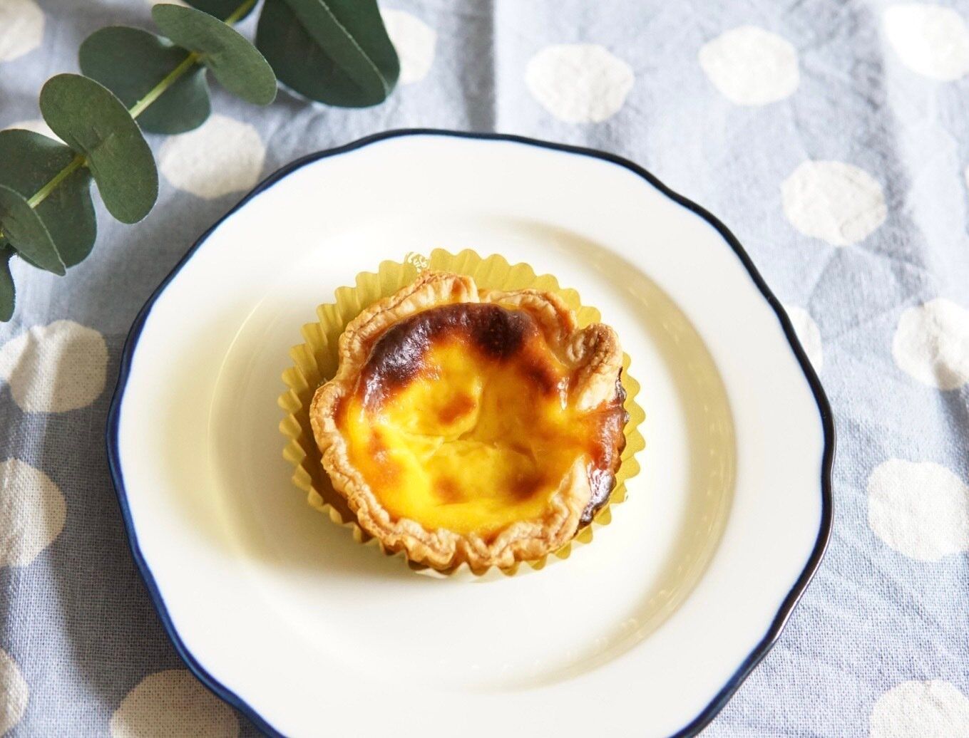 【ローソン】生カスタードシリーズの新作は、卵の風味たっぷり濃厚「生カスタードのエッグタルト」