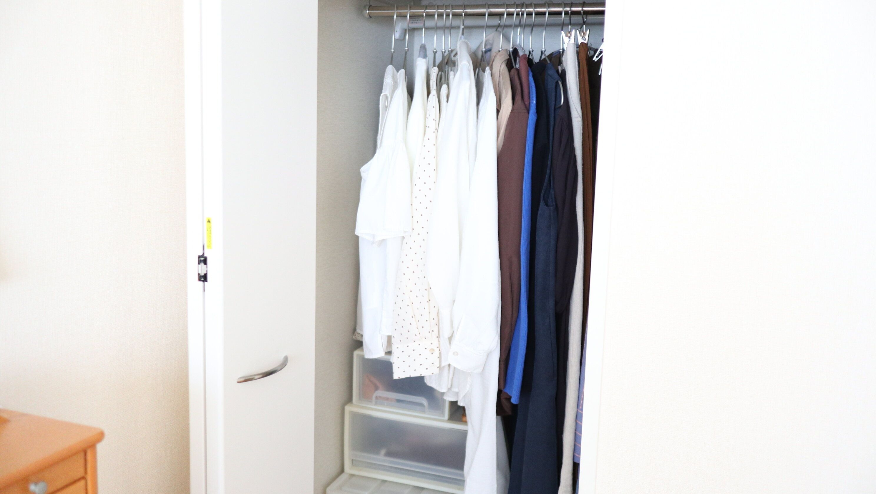 毎日の服選びを劇的にラクにする！忙しい朝でも迷わない、クローゼット収納