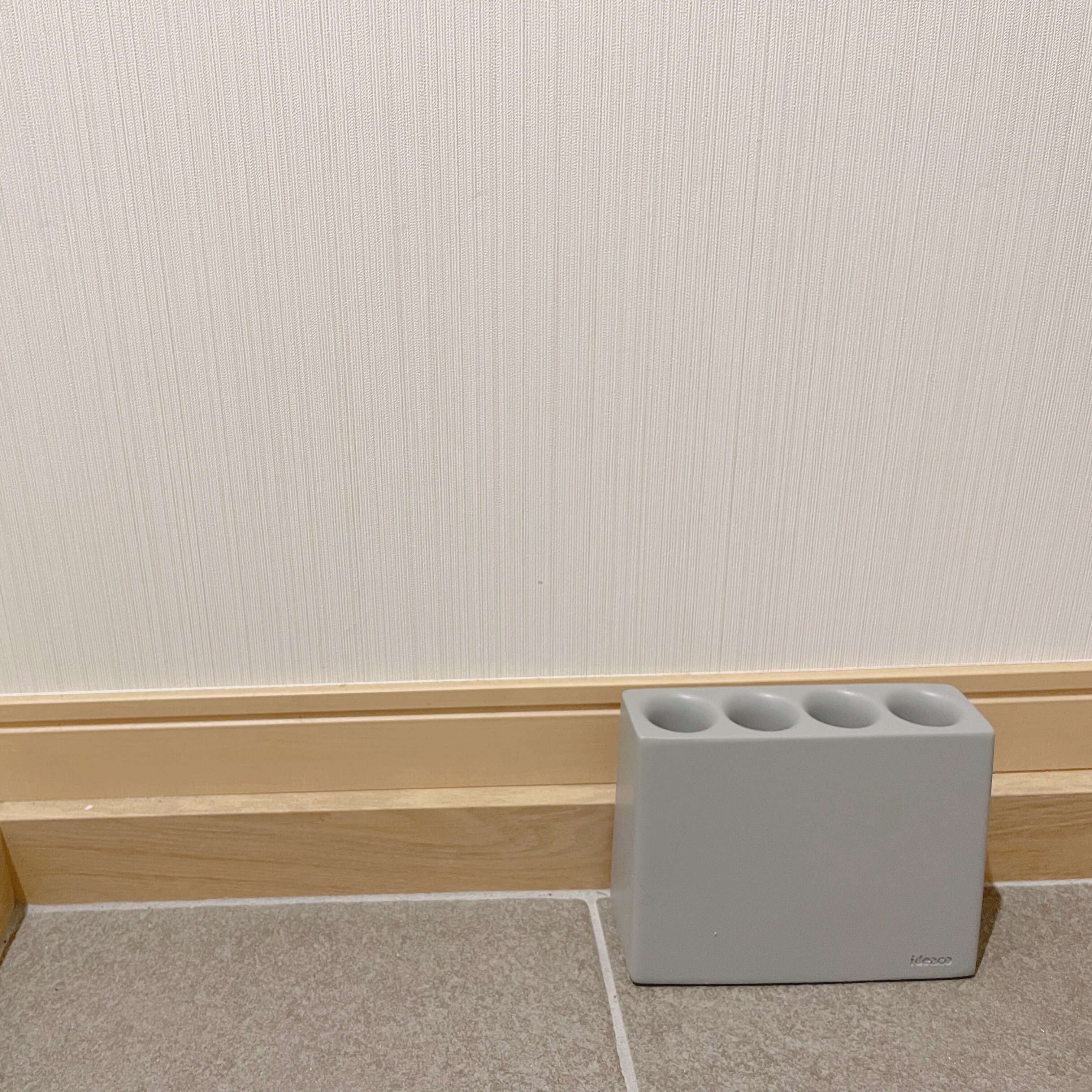 「ごちゃつく」「乾かない」を解決してくれたミニマルな傘立てが想像以上に優秀だった！