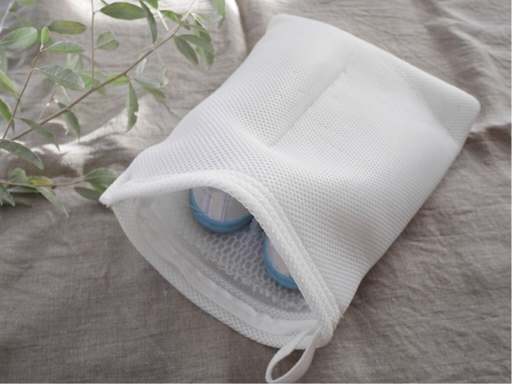 上履きのゴシゴシ洗いはもう卒業！【ダイソー】の「上履き洗いネット」で洗濯機におまかせ