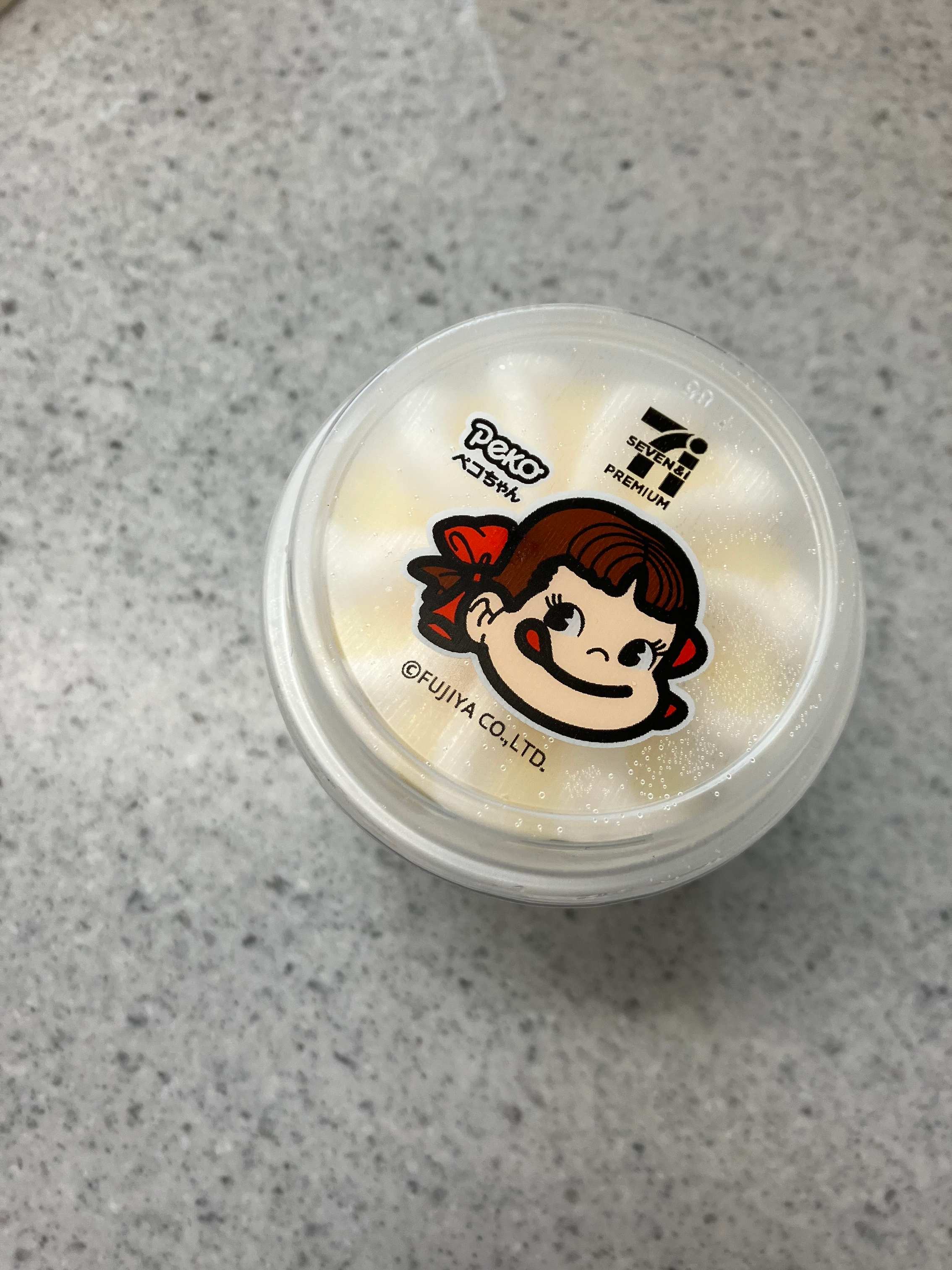 【セブン】あまーい練乳がたっぷり！甘さとしょっぱさが一緒に味わえる「ななパフェ　ミルキー」