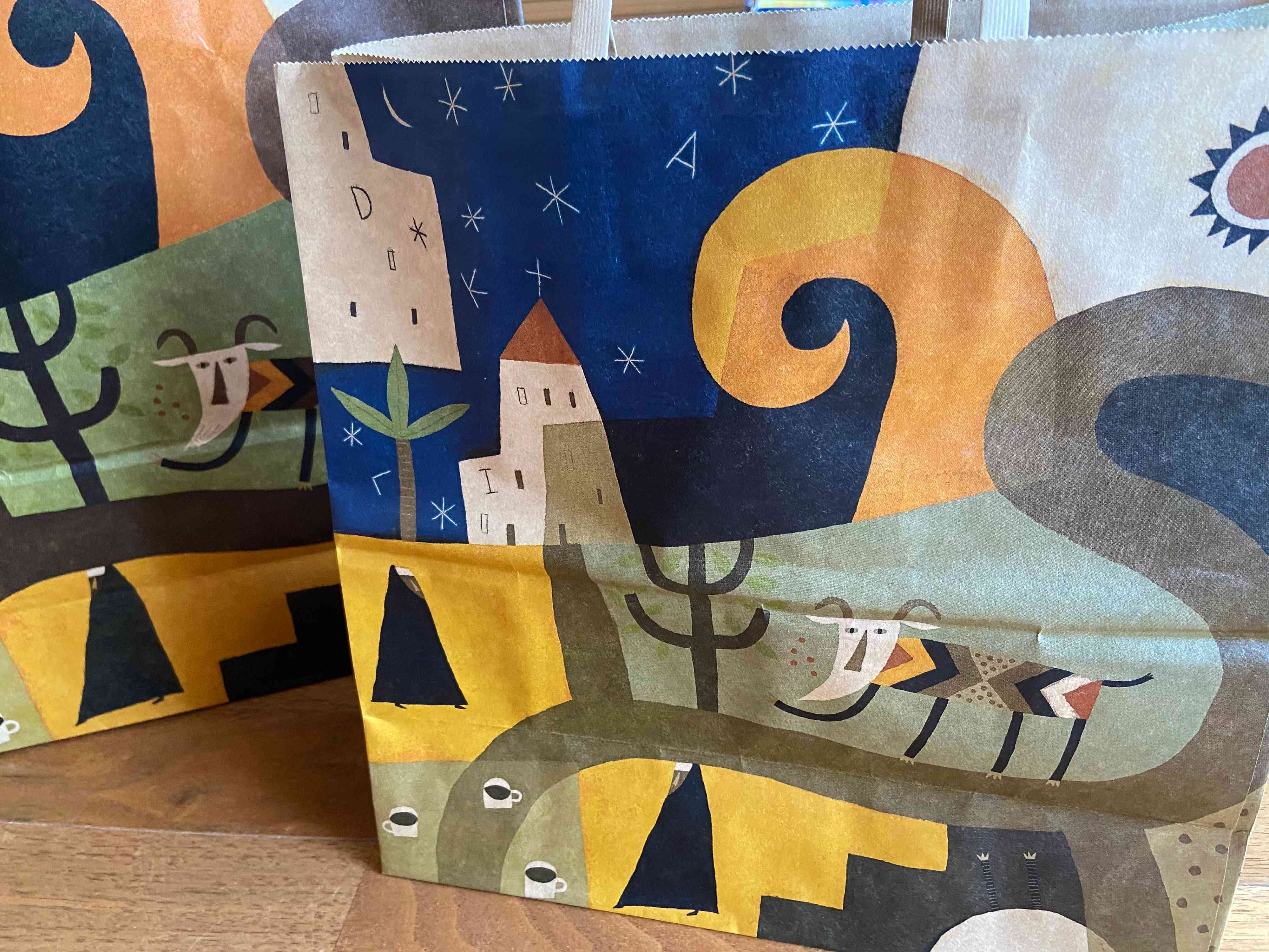 かわいいデザインが特徴的なカルディの紙袋とは？入手方法やリメイク方法も解説