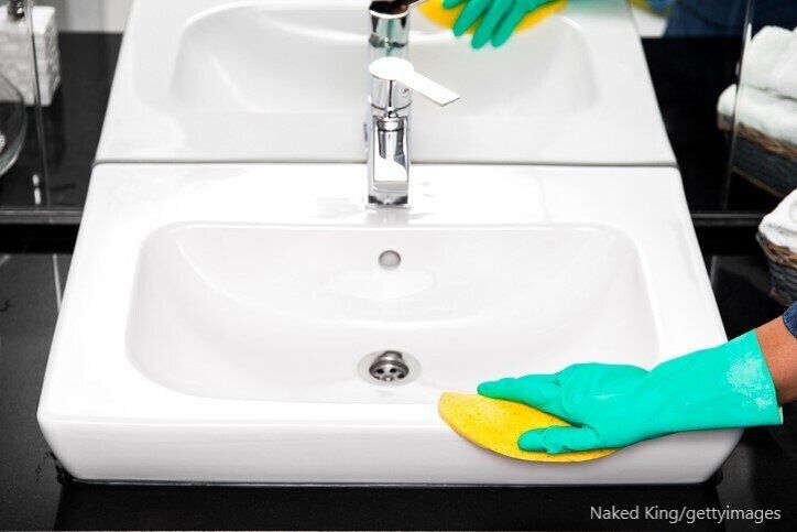 洗面台の黒ずみを掃除する方法｜クエン酸・重曹・塩素系漂白剤を使ったやり方を解説