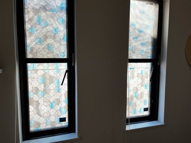 【ダイソー】窓ガラス目隠しシート！これが110円で買えるとは！