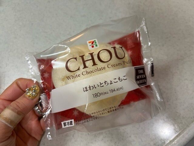 【セブンイレブン】THE　SEVEN　SWEETS　ほわいとちょこもこが美味しい。