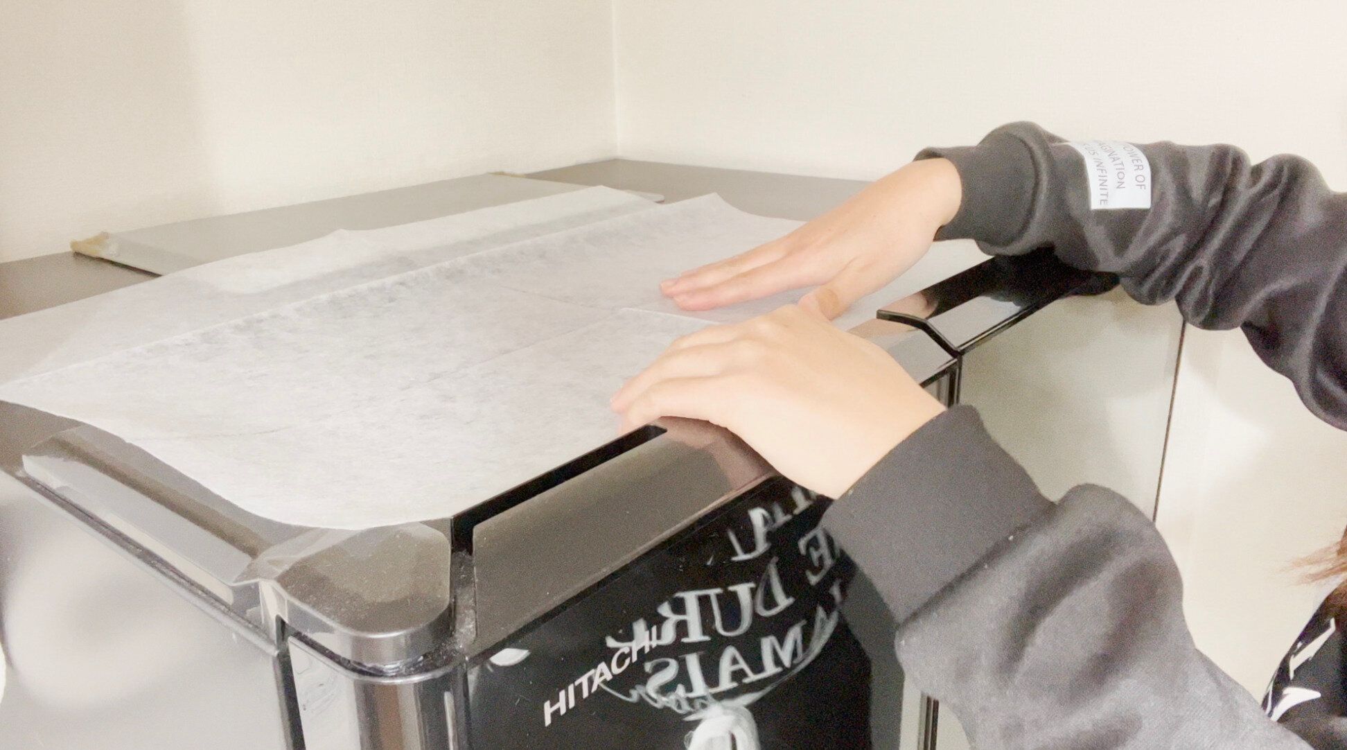 【DAISO】ホコリ対策に冷蔵庫上に何か敷いてる？意外なものが役立つダイソーおすすめアイテム