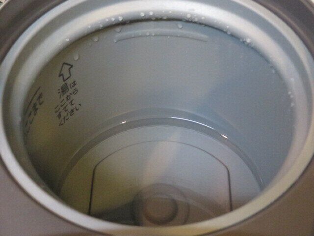 ポットに入れる水に何を使う？内側のガリガリを防ぐ習慣とお手入れ