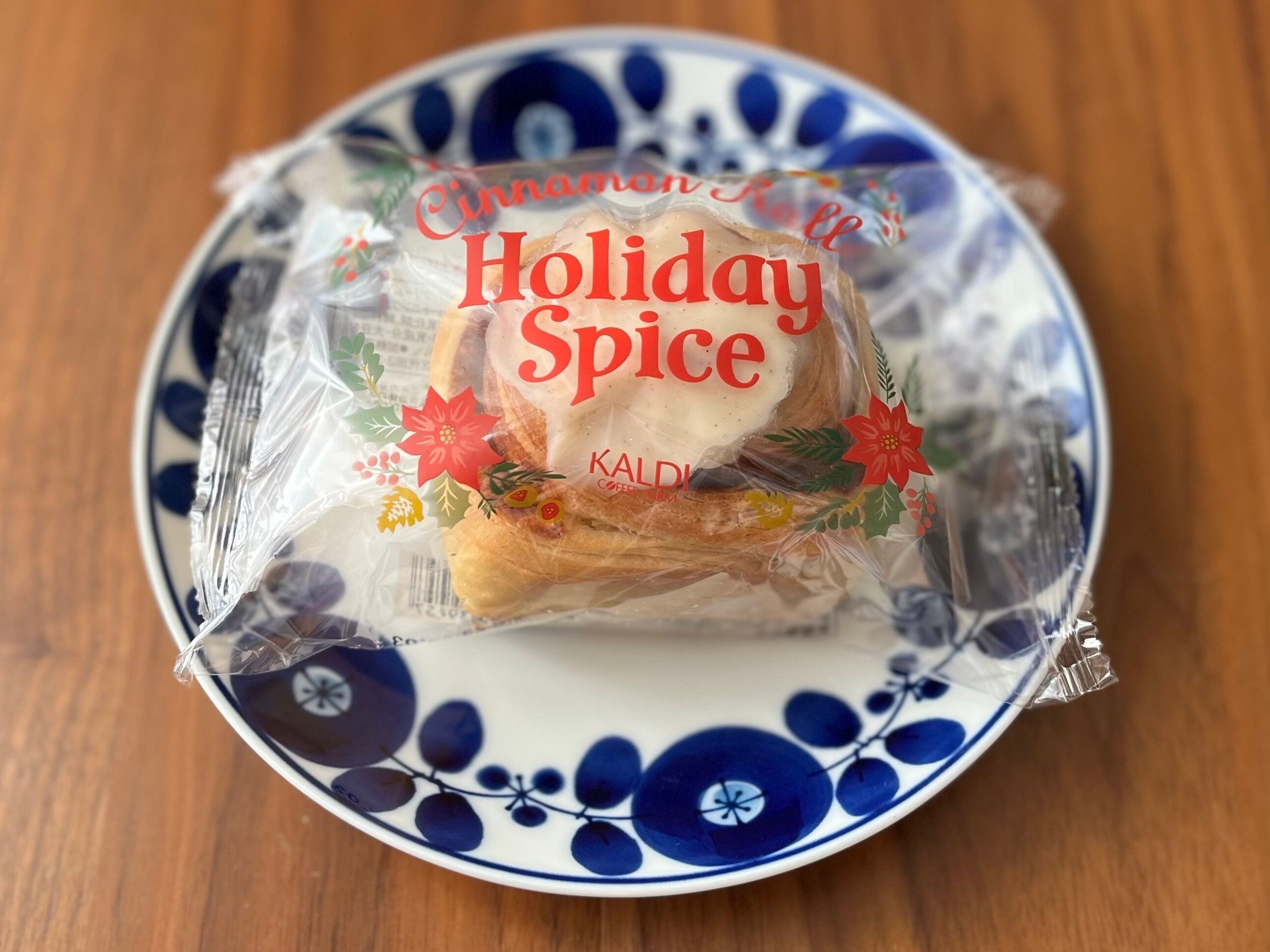 【カルディ】ホリデーシーズン限定！スパイス華やぐシナモンロール
