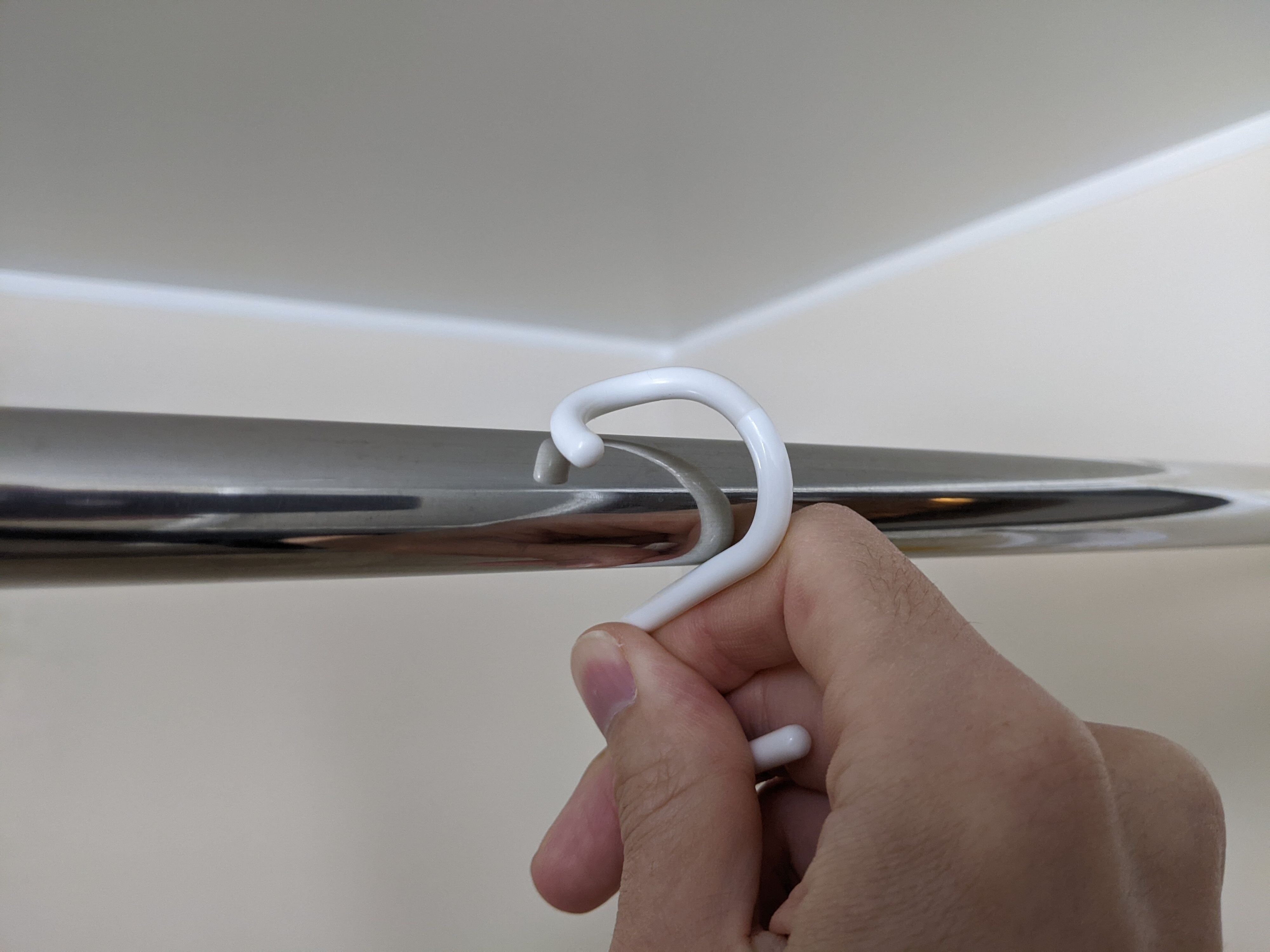 もうS字フックを落とさない！ダイソーの外れにくいフックは暮らしのプチストレスを解決してくれます