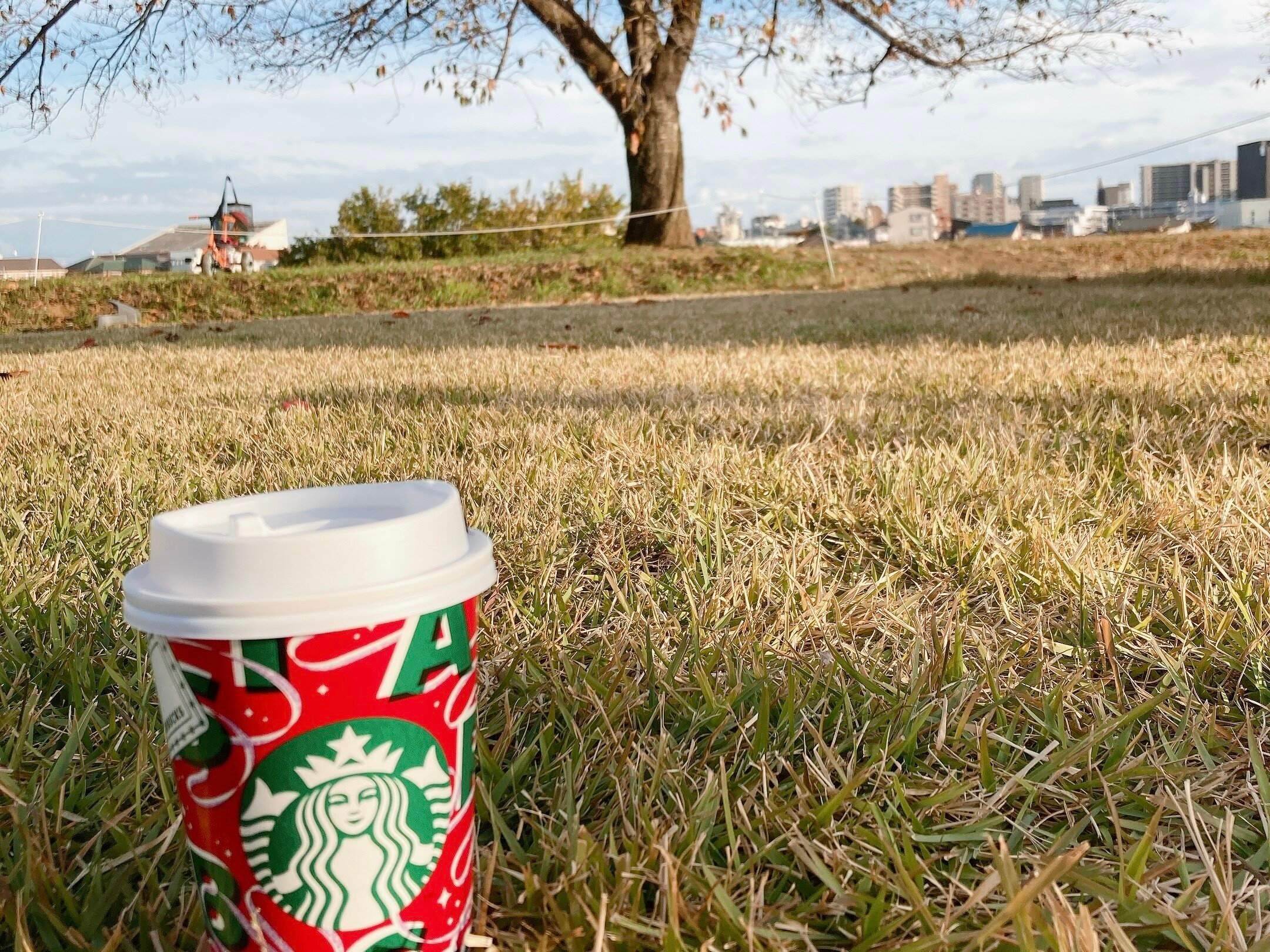 【スタバ】ホリデー第2弾は「バターキャラメルミルフィーユ」で食感サクサクまるでスイーツなドリンク