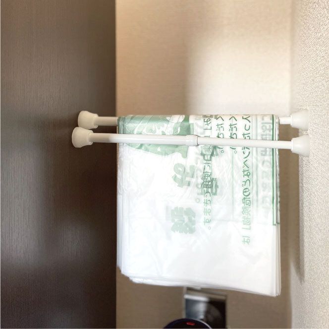 【1LDK賃貸】つっぱり棒でデッドスペースを活かしたゴミ袋収納