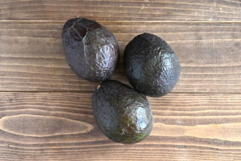 思っていたより早くやわらかくなっちゃった？まだ硬すぎ？アボカドを自分のタイミングで食べる方法＆簡単アレンジレシピ2選
