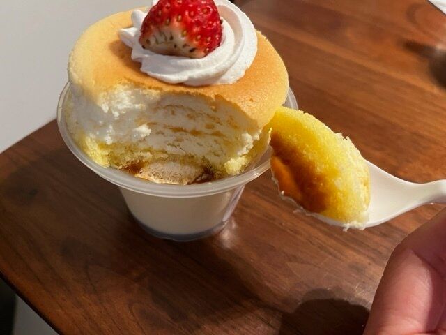 【ファミマスイーツ】ふわしゅわスフレプリンいちご。スフレチーズケーキとプリンにいちごがのっかった！