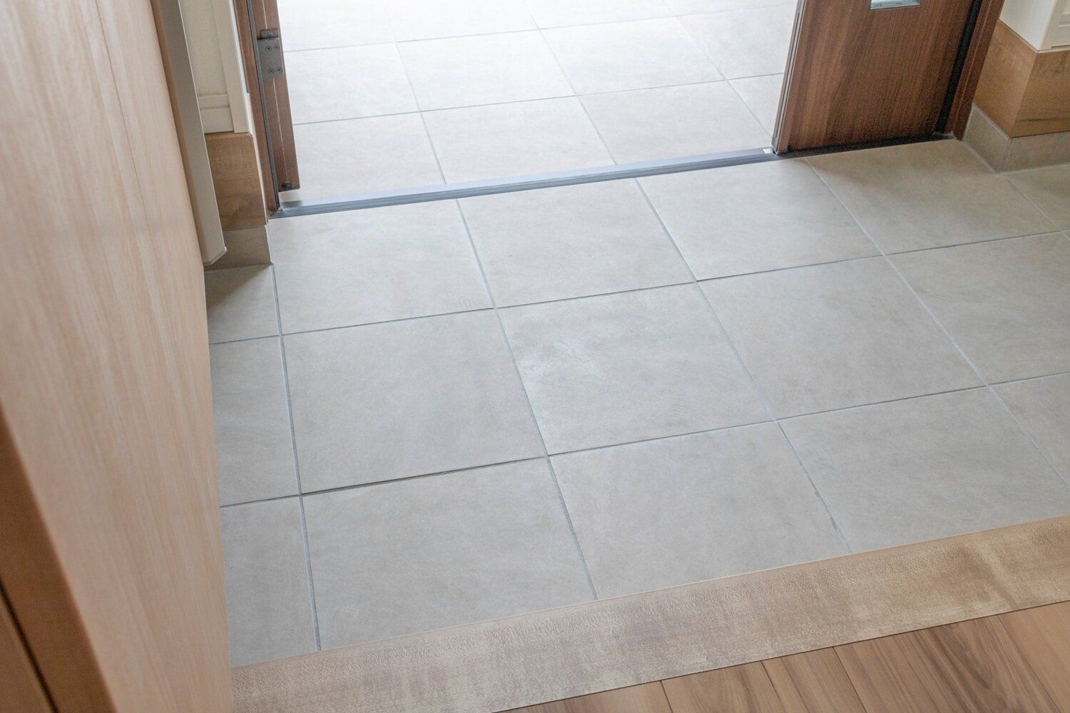 金運がない人の玄関にありがちな3大アイテムとは…？【Dr.コパの風水解説】