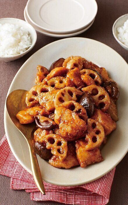 一人100ｇの鶏肉を、ボリューム満点おかずでいただきましょう