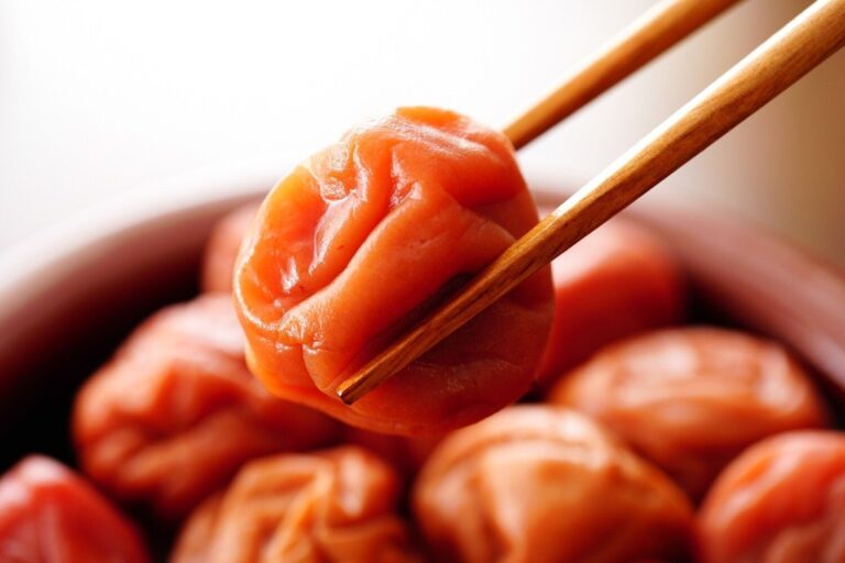 「梅干し」は冷凍保存が便利！上手においしく保存するためのテクニック