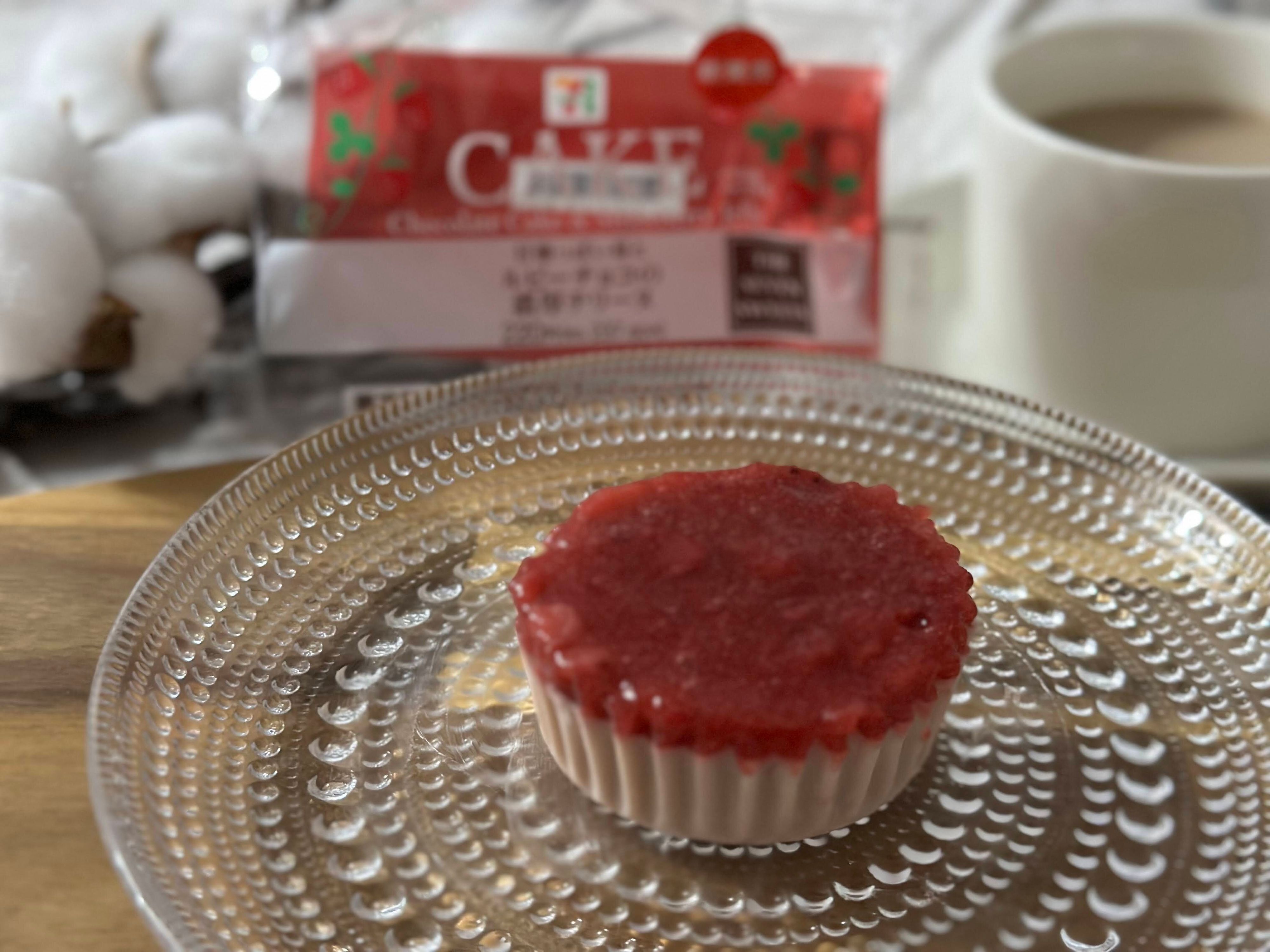 【セブン新商品】驚くほどずっしり濃厚！「甘酸っぱい苺とルビーチョコの濃厚テリーヌ」
